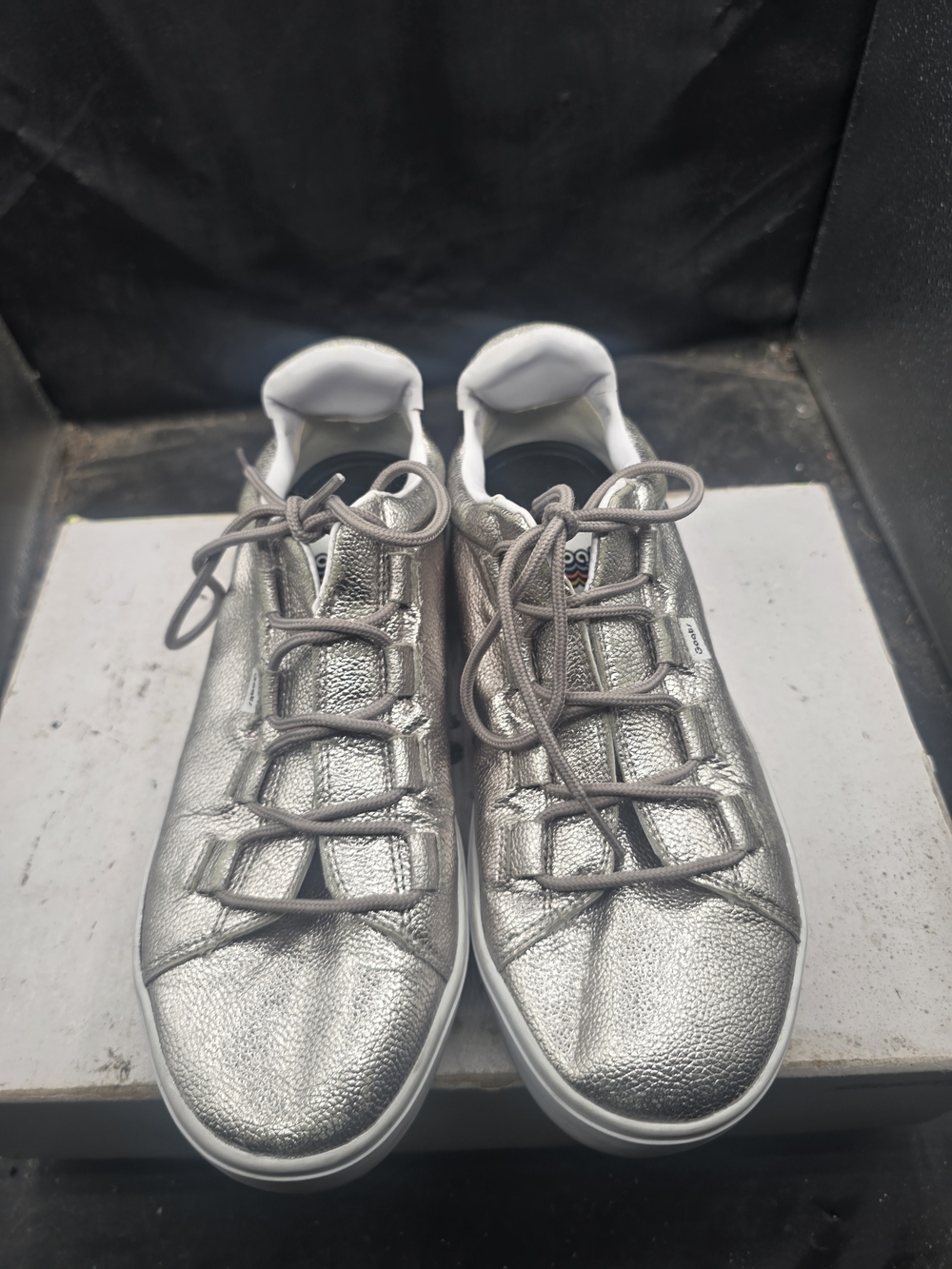 Women's Metallic Silver Low-Top Lace-Up Sneakers